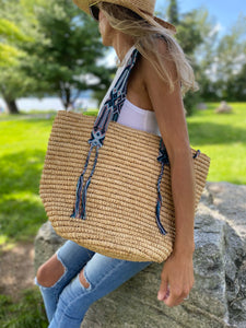 The kamara - Aruba Tote Bag